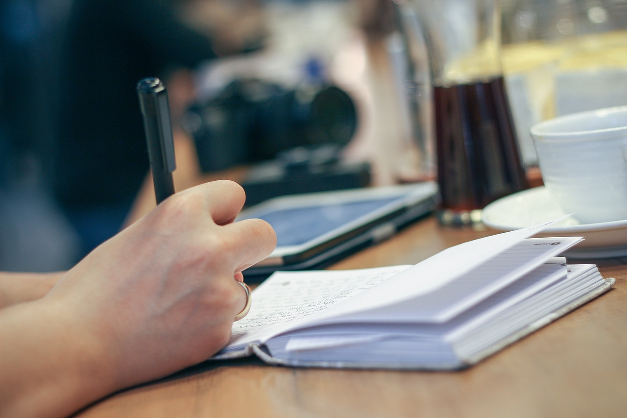 Como fazer cadernos personalizados com capa artesanal