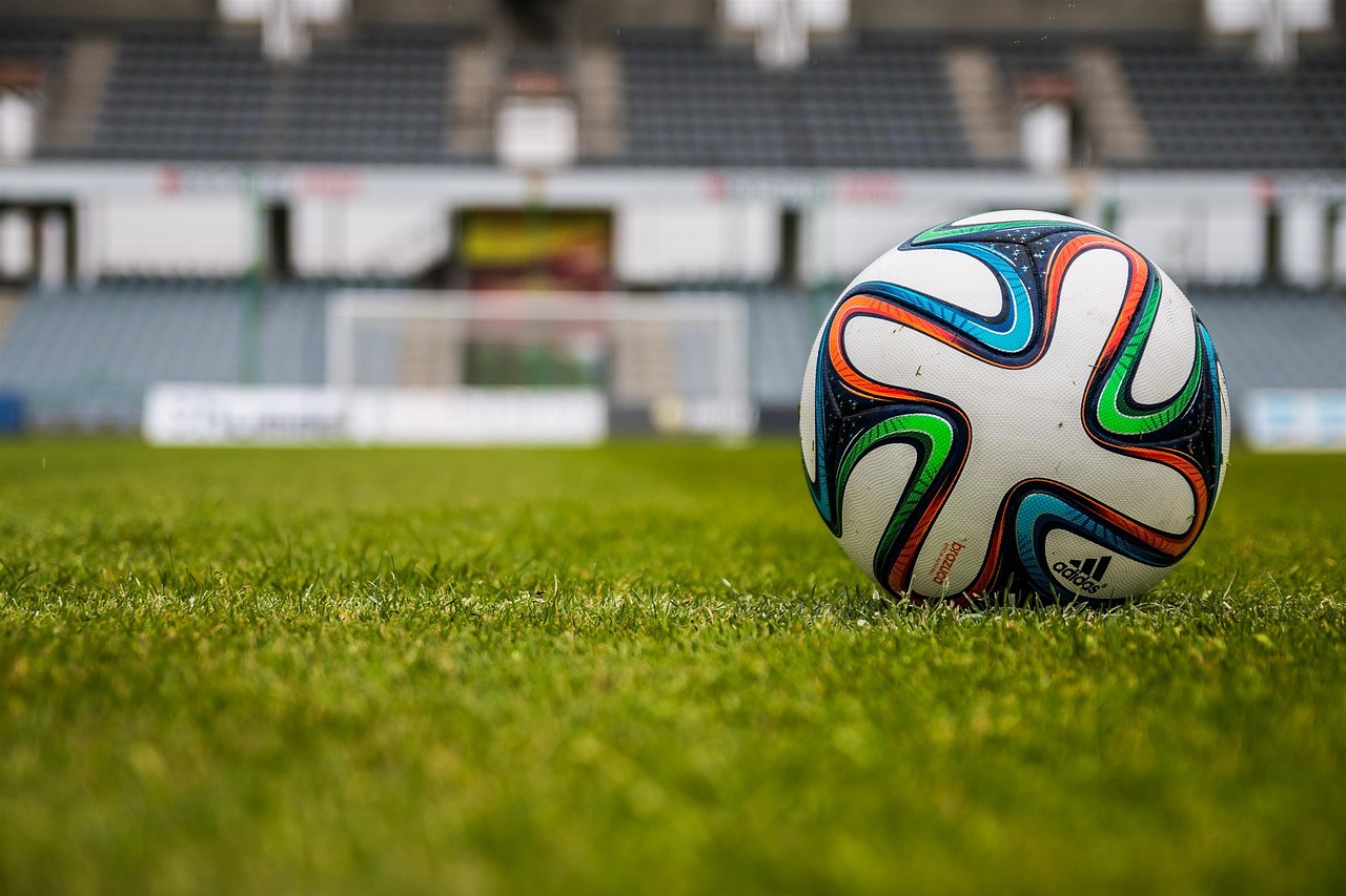 Desenhar bola de futebol: Passo a passo fácil para iniciantes